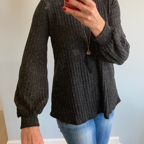 Ribbed, Puff Sleeve Tunic Top - Picture 3 of 9